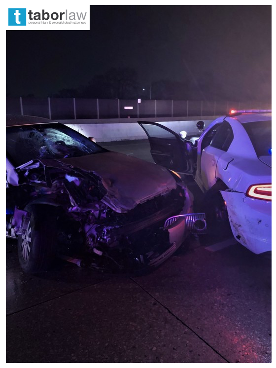 Serious accident along the highway between 2 vehicles